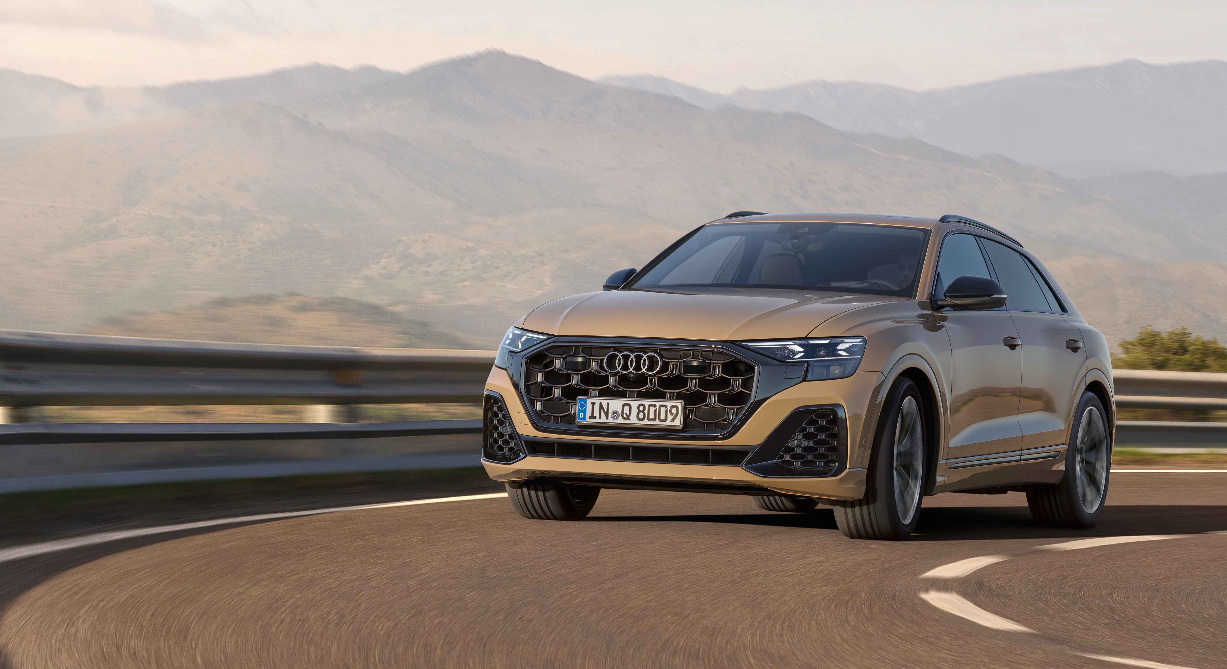 Q8 5500x3000px.jpg