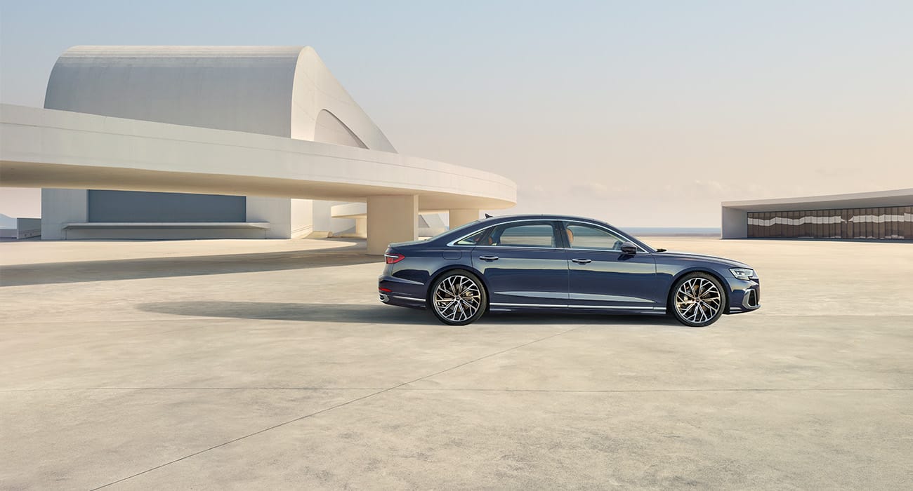 Audi A8 Seitansicht.jpg