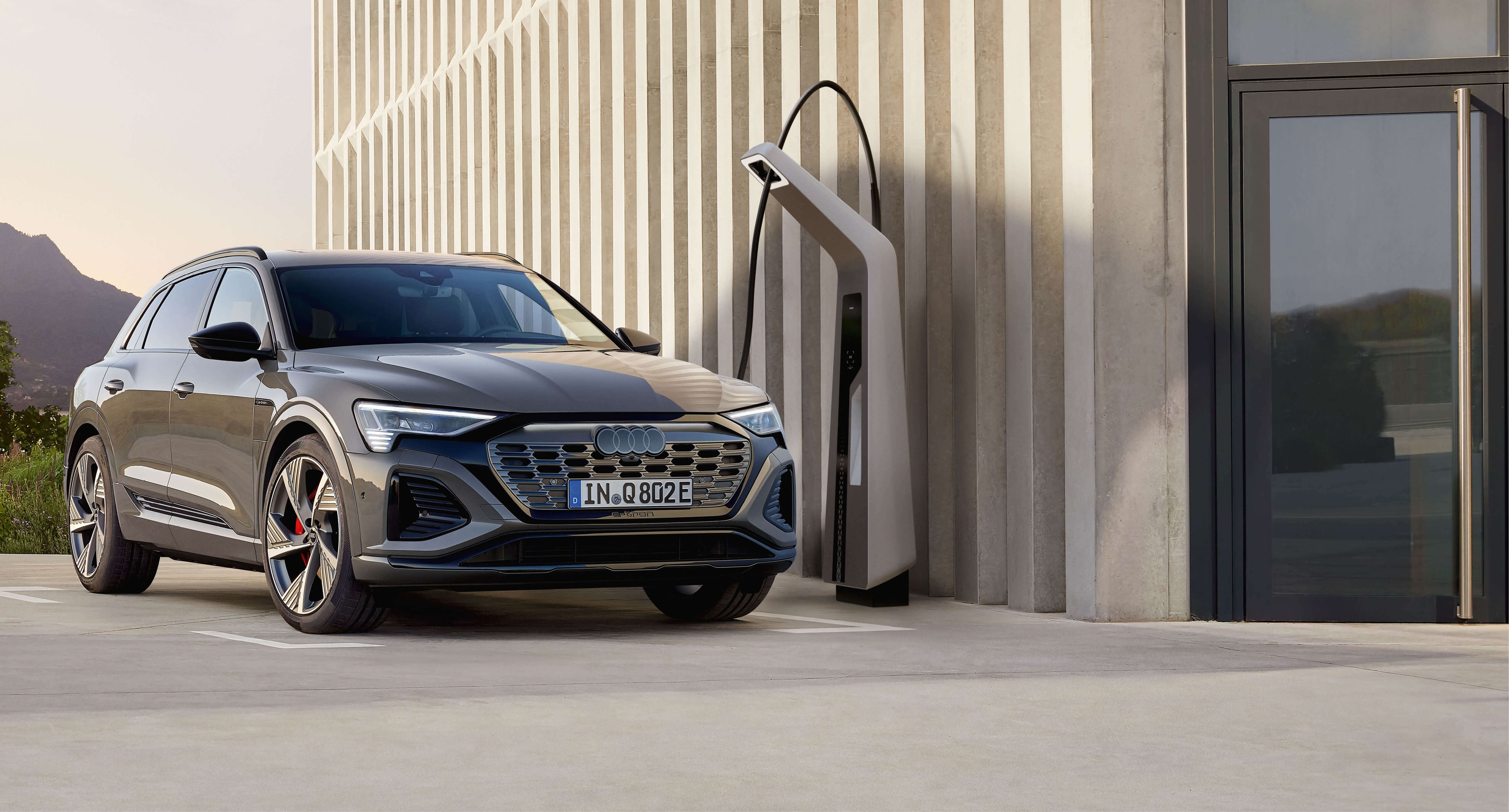 Q8etron_02.jpg