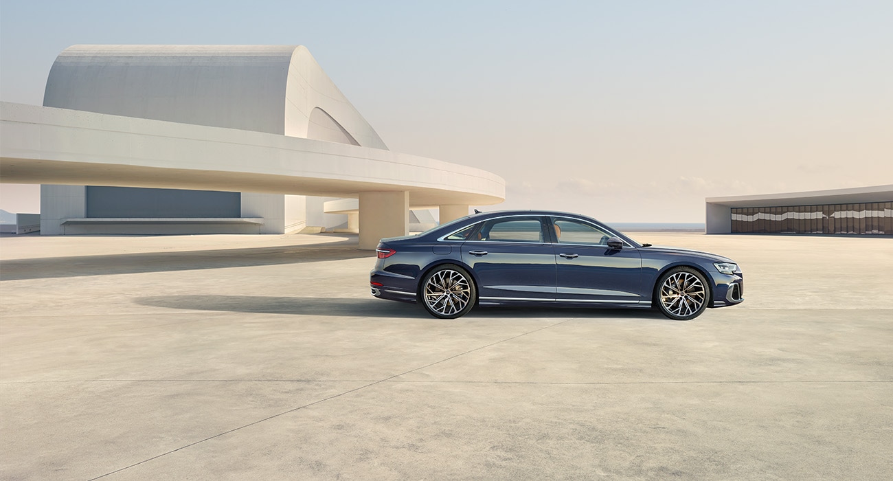 Audi A8 Seitansicht.jpg