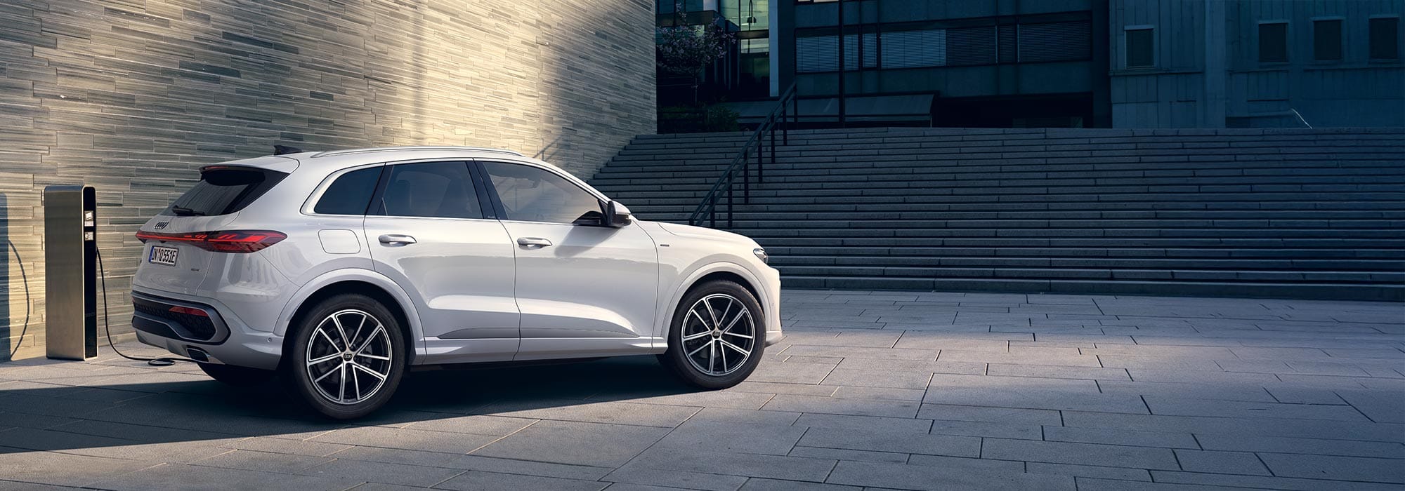 Der Audi Q5 SUV e-hybrid quattro S tronic